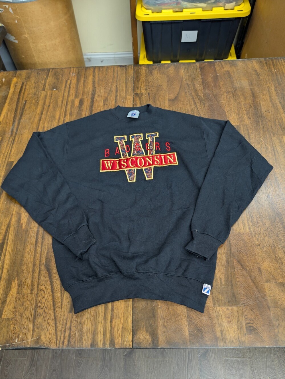Wisconsin Badgers Sweatshirt Medium Paisley Embroidered